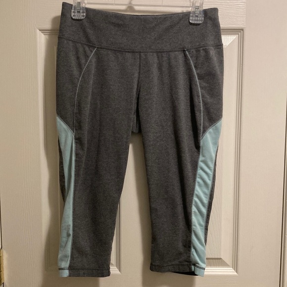 Danskin Now Pants - Danskin Capri Leggings (size M)
